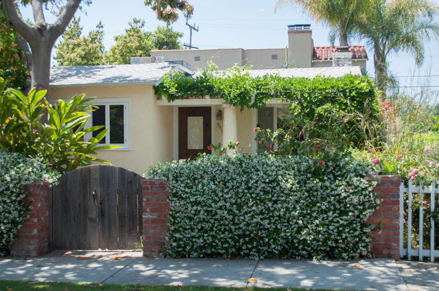 Front/garden - 951 N La Jolla Ave