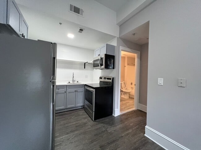 Interior Photo - 306 W Franklin