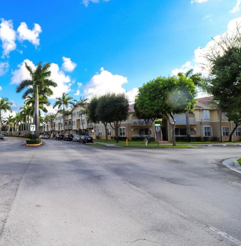 Foto del edificio - 9020 W Flagler St