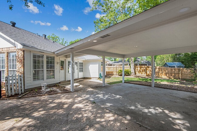 Building Photo - 13319 Country Meadow Ave