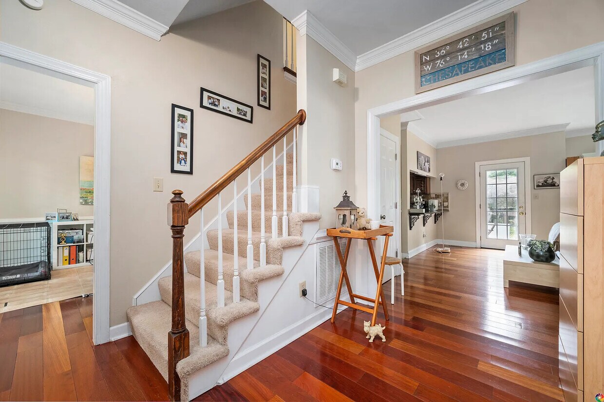 Foto del edificio - 812 Cherry Forest Ct