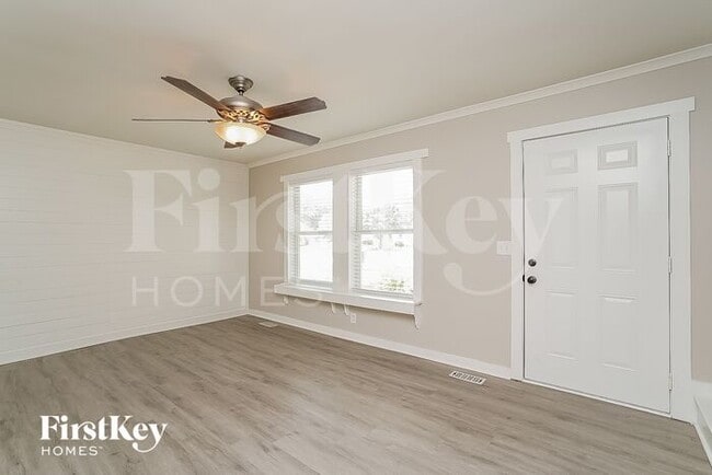 Building Photo - 2423 Paddock Dr
