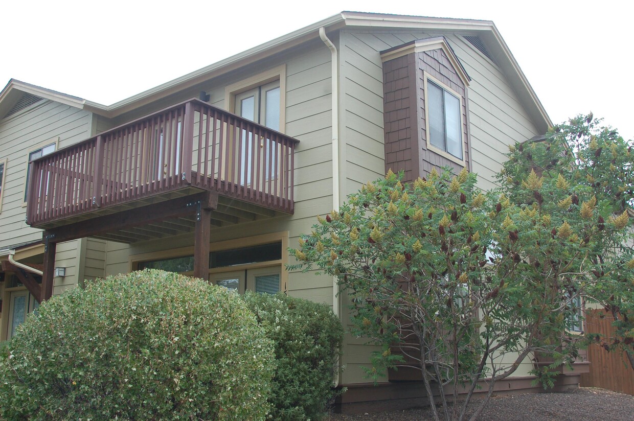 Primary Photo - 1517 E Helen Way
