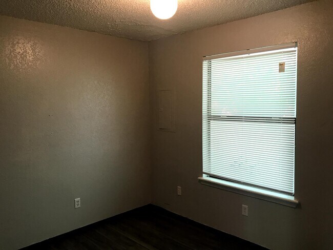 Foto del edificio - 3511 N Nesbitt Ave