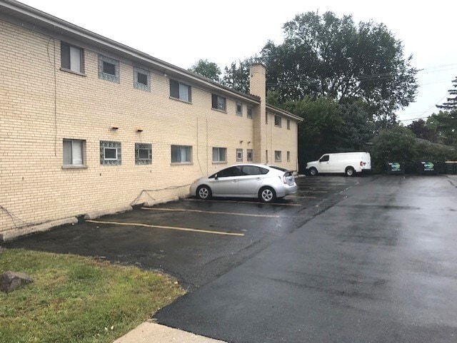 Building Photo - 725 Busse Hwy