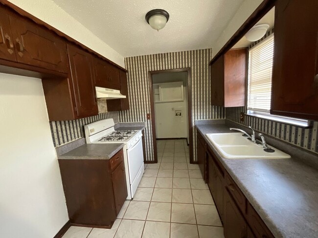 Foto del edificio - 3 Bed, 1 Bath, 2 Car Garage