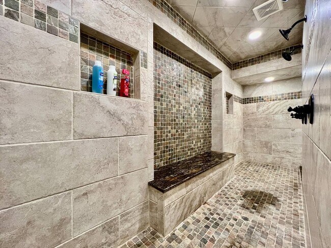 Foto del edificio - Executive home in West Chester Game Room Hot Tub