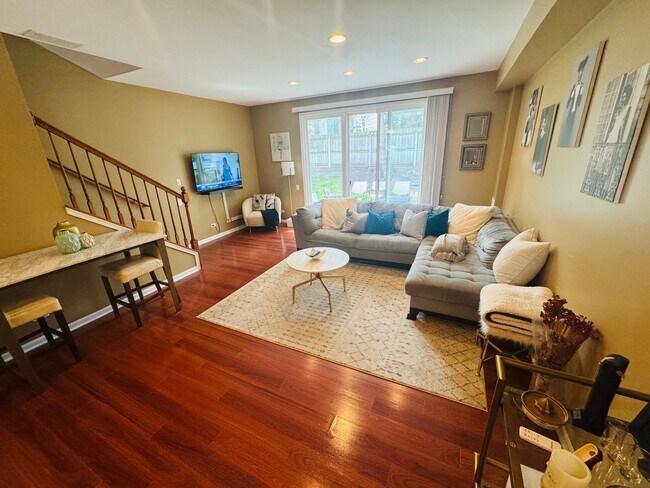 Foto del edificio - 2536 Carrolwood Rd