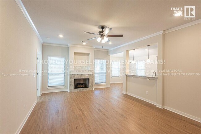 Foto del edificio - 347 W Tyler Rd