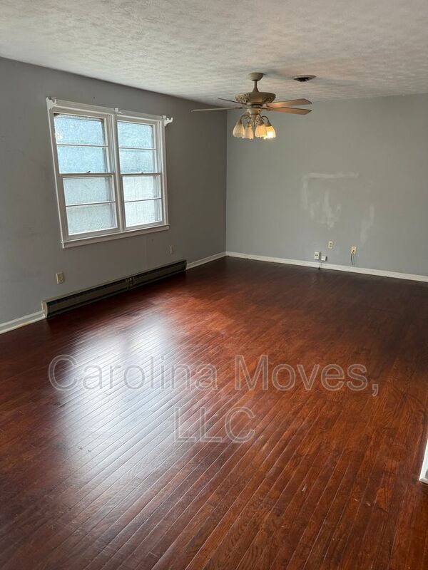 Foto del edificio - 129 Darby Ct