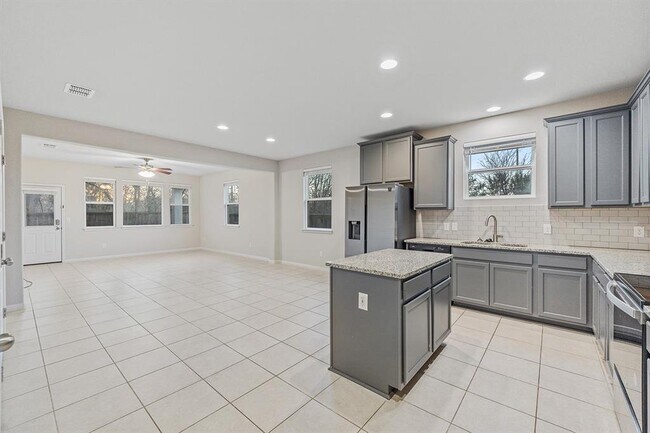 Building Photo - 313 Michaelis Dr