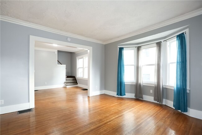 Building Photo - 506 Melville St