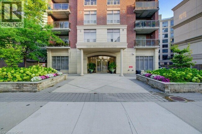 Building Photo - 4196 Dundas St W