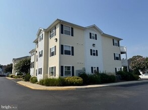 Building Photo - 17275 King Philip Way