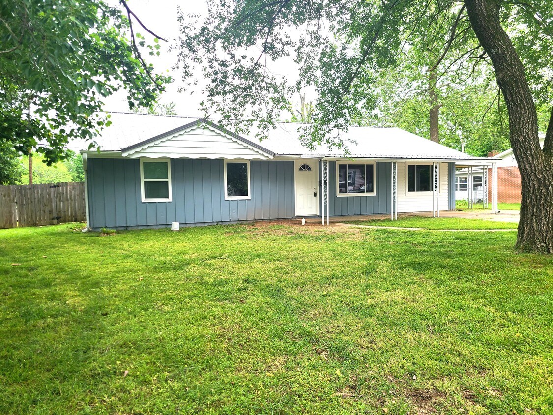 Primary Photo - 801 Hinshaw Dr