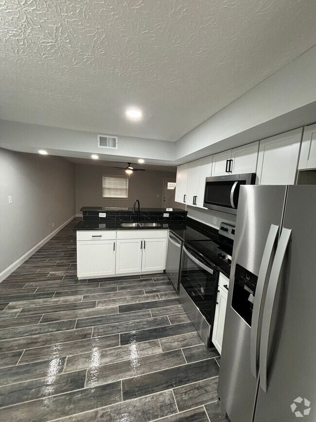 Building Photo - 3237 Summerhill Ln