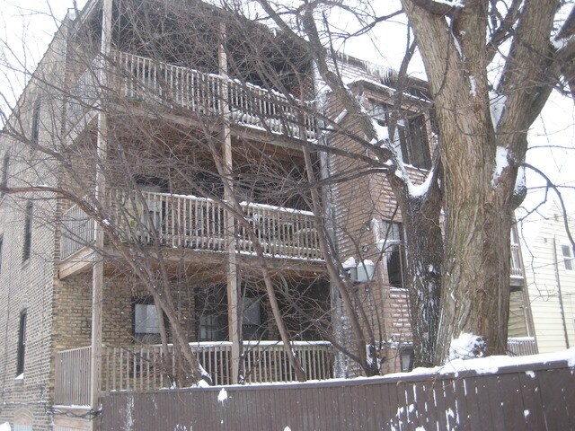Building Photo - 3340 N Oakley Ave