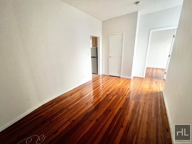 Building Photo - YORK AVENUE