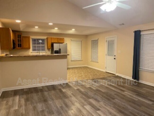Foto del edificio - 801 Colonial Estates Way
