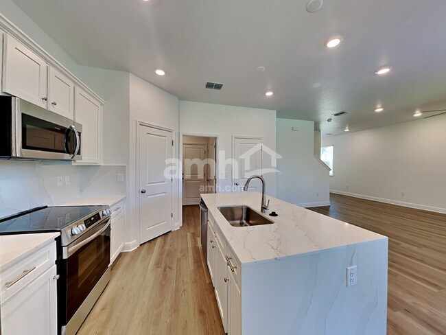 Foto del edificio - 6561 Atlantic Bch Ave