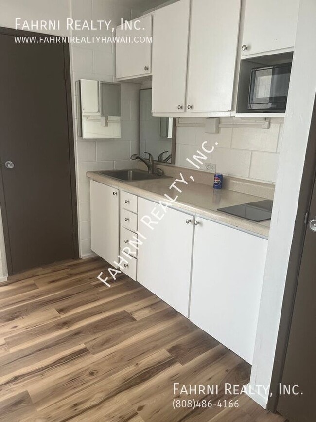 Building Photo - 2509 Ala Wai Blvd