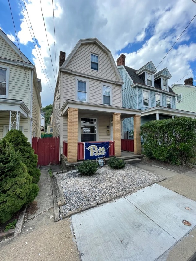 Primary Photo - 211 Dunseith St