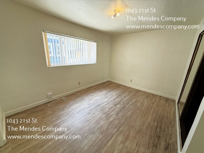 Building Photo - 1043 21st St