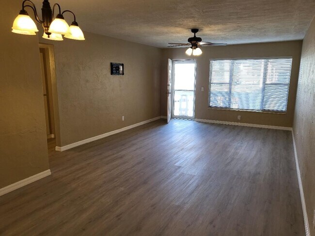 Living room - 2451 Canadian Way