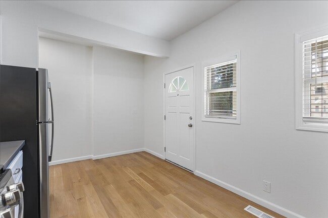 Building Photo - 2026 San Antonio Ave