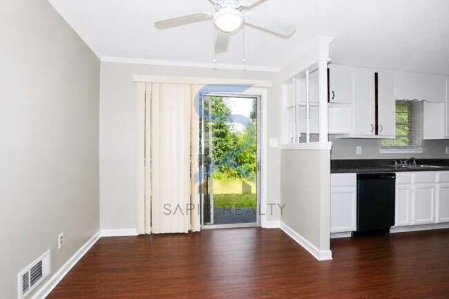 Foto del edificio - Peaceful Suburban Living Awaits – 3BR/1.5BA Home