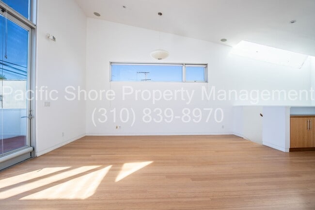 Foto del edificio - 543 Rose Ave