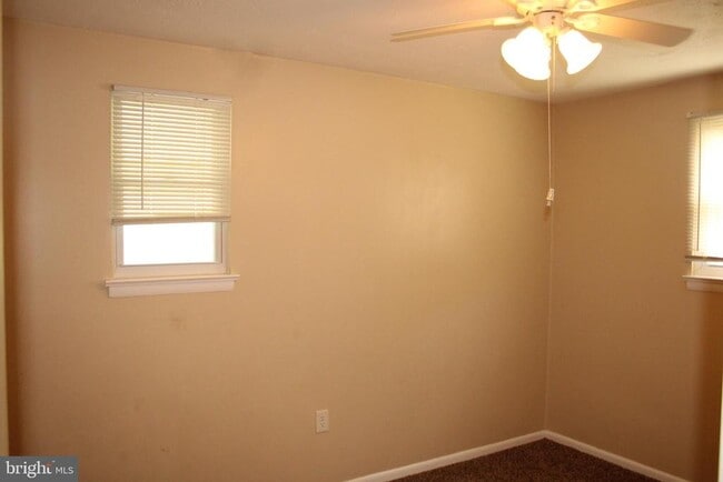 Building Photo - 402 W Evesham Rd