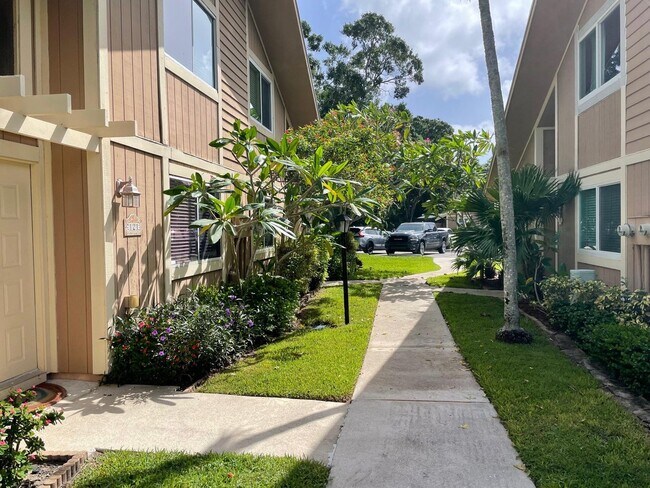 Foto del edificio - 121 Maplecrest Cir