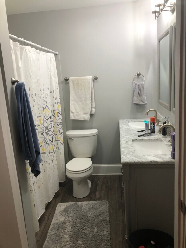 Foto del edificio - 1015 Noblin Ave