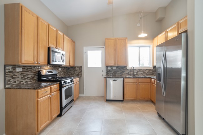 Foto del edificio - 879 Barberry Rd