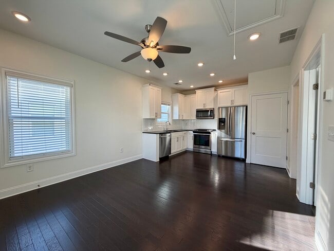 Building Photo - 1747 Stone Hedge Dr NW