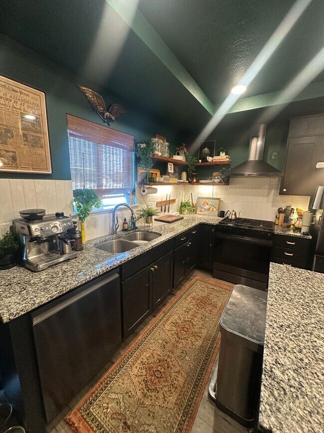 Building Photo - Beautiful 3 bedroom 2 bathroom in a wonder...