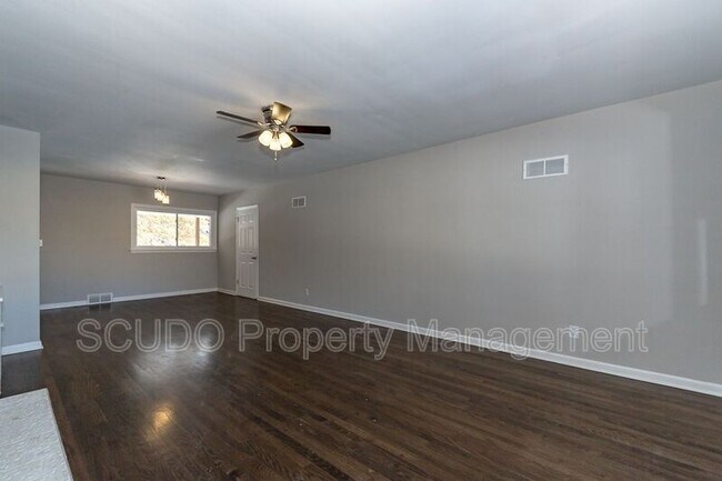Foto del edificio - 5315 Blue Ridge Blvd