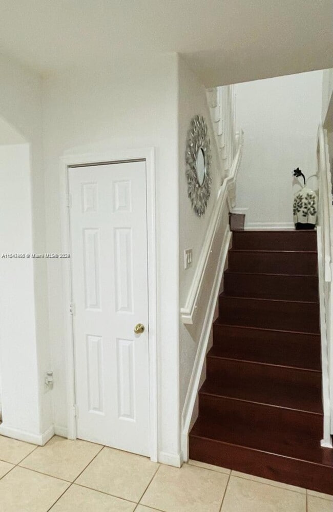 Building Photo - $2,500 2513 SE 14th Ave