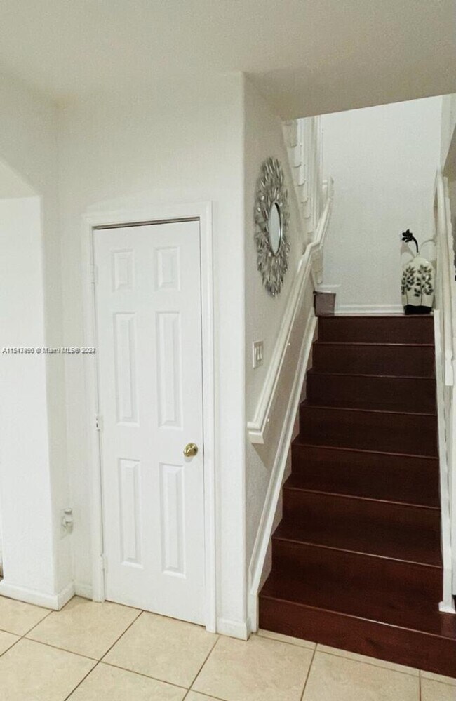 Foto del edificio - $2,500 2513 SE 14th Ave