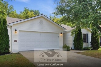 Building Photo - 700 Cottonwood Dr