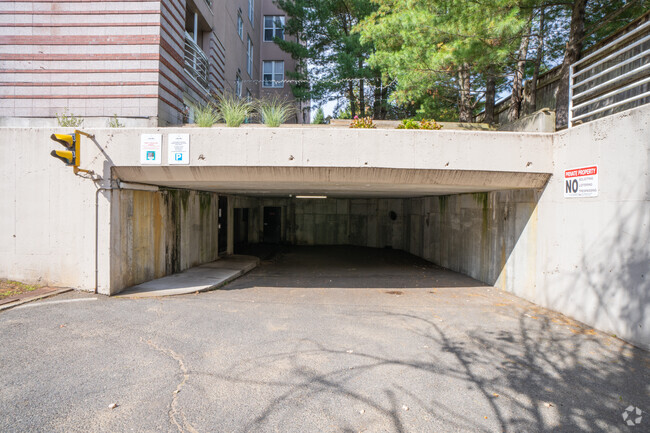 Estacionamiento en garaje - Davenport Apartments