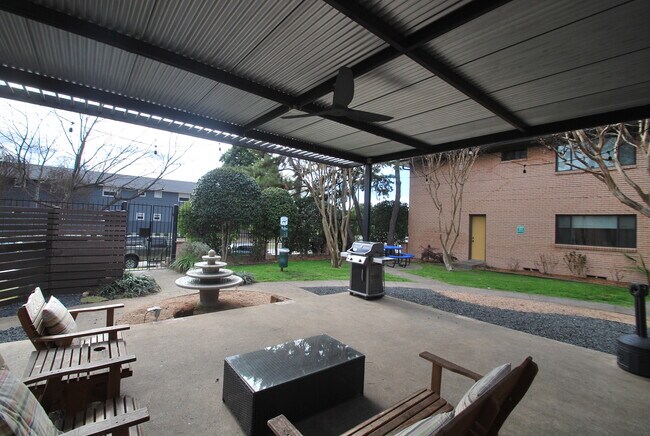 Building Photo - 5004 Live Oak Street