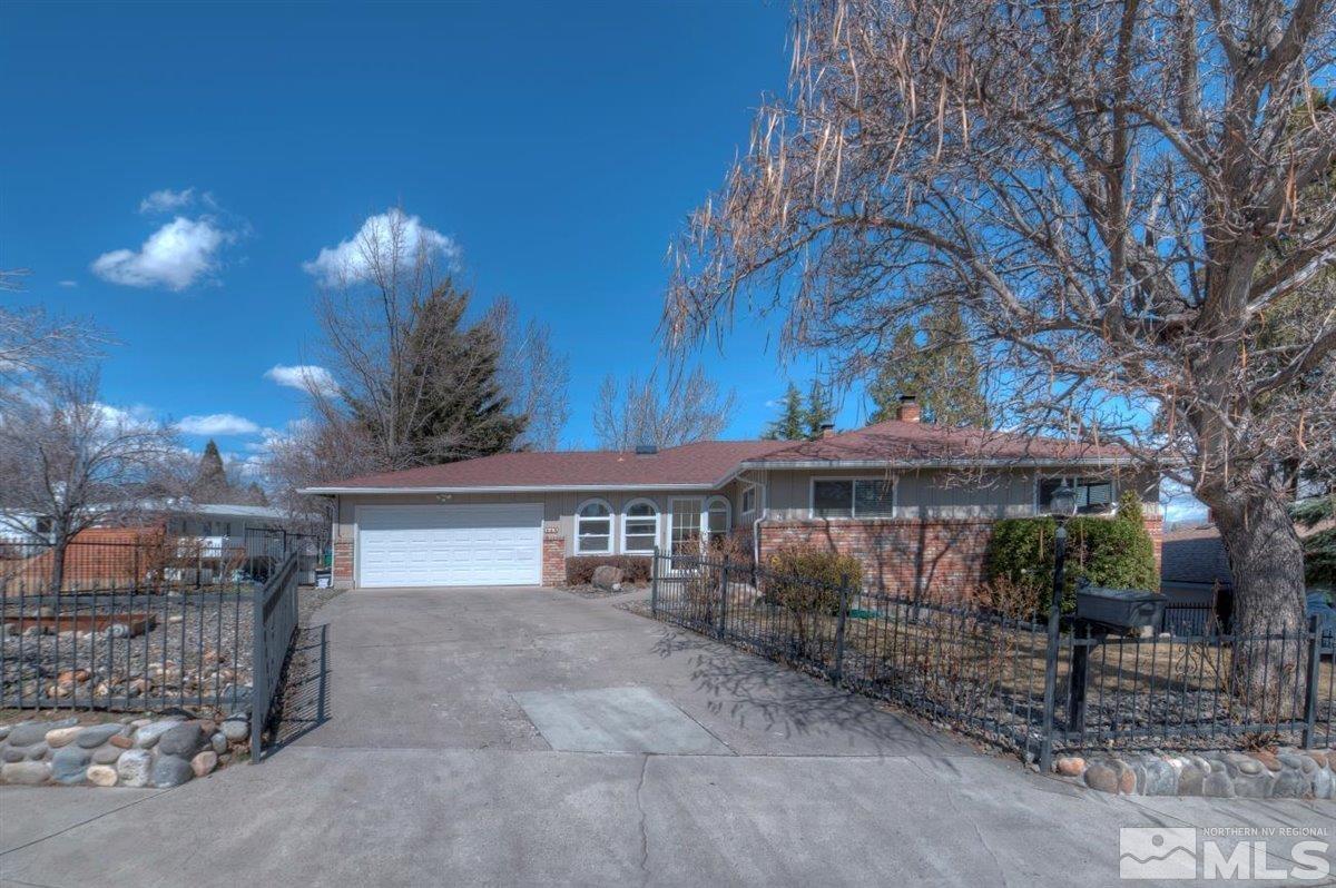 Foto principal - 345 Hillcrest Dr