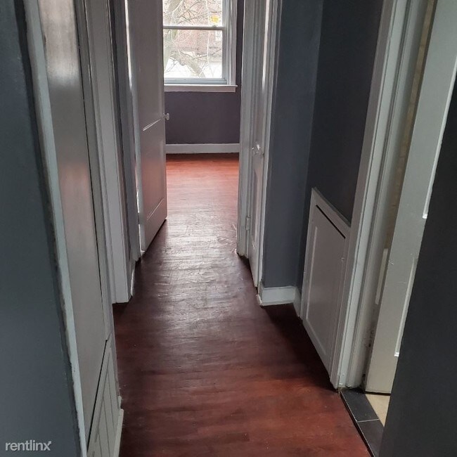 Building Photo - 2 br, 1 bath Apartment - 39* e cliveden