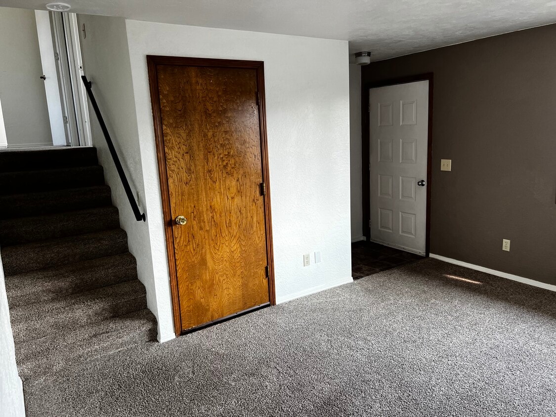 Foto principal - 227 25th Ave SE