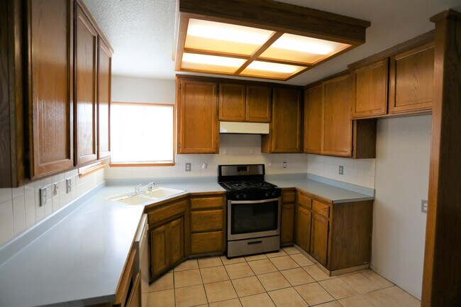 Building Photo - 16530 Carob Ct