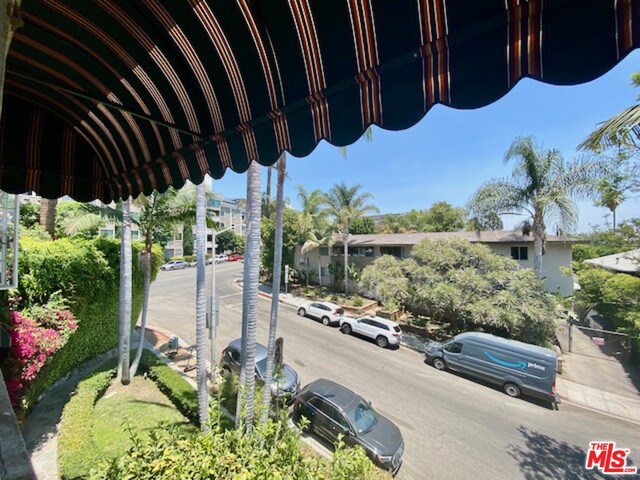 Foto del edificio - 8476 1/2 Fountain Ave