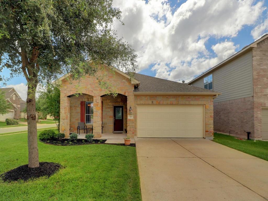Foto principal - 300 Steer Acres Ct