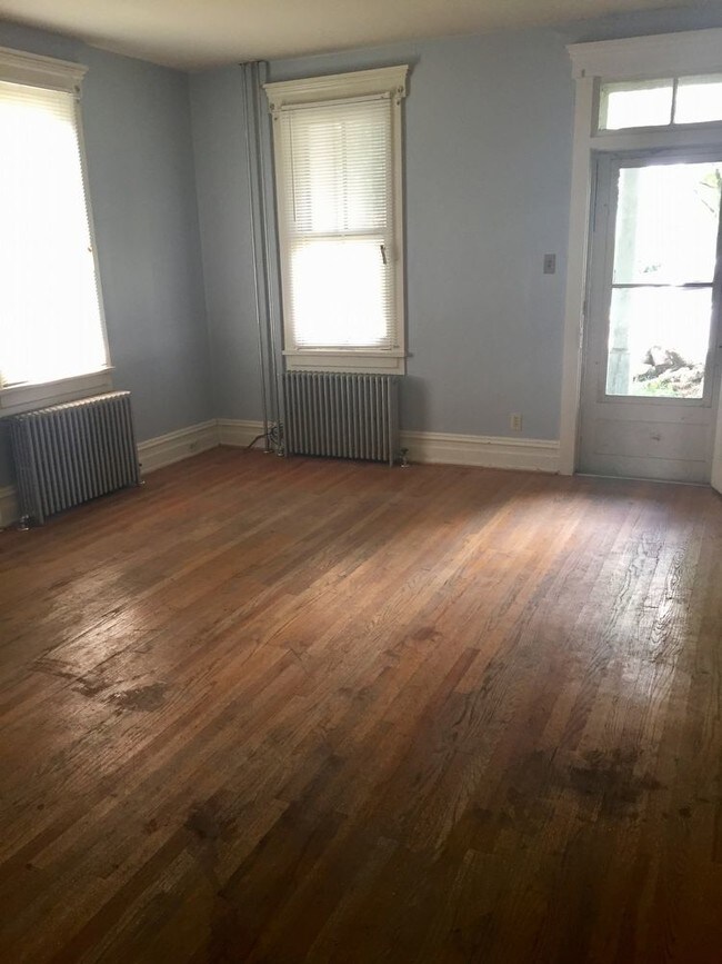 Foto del edificio - 228 W Main St